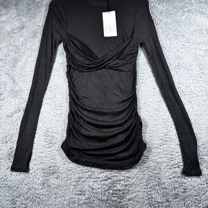 Lot of 2 Zara tops one green Ruched Fitted tshirt and one white bodysuit size m‎